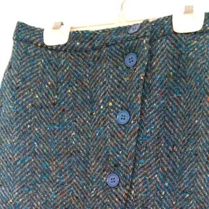 Beautiful Tweed Buttoned skirt